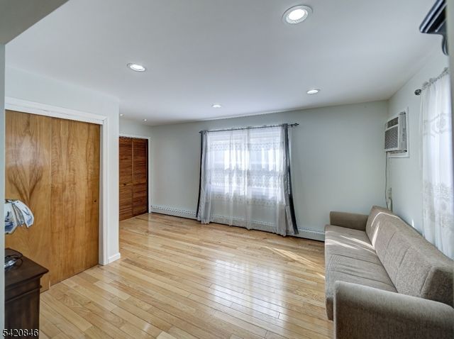 32 Montgomery St, Bloomfield Twp., NJ 07003