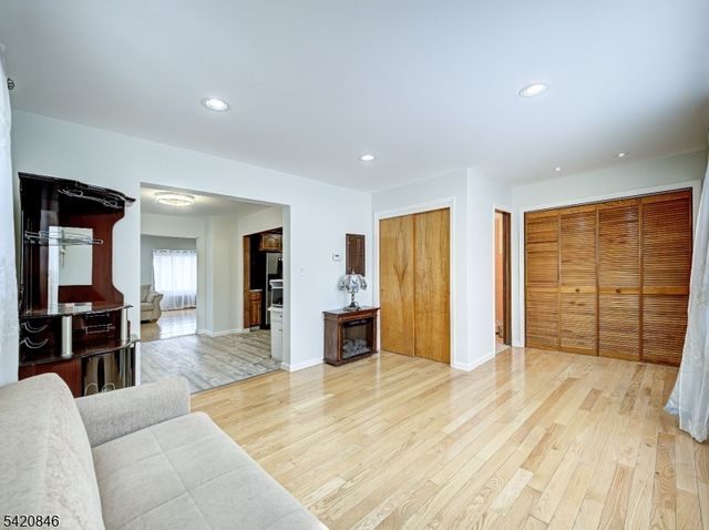 32 Montgomery St, Bloomfield Twp., NJ 07003