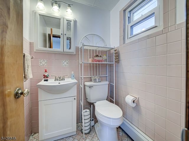 32 Montgomery St, Bloomfield Twp., NJ 07003