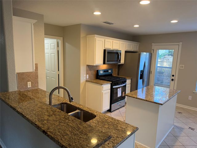 58 Shimmer Pond Pl, Conroe, TX 77385