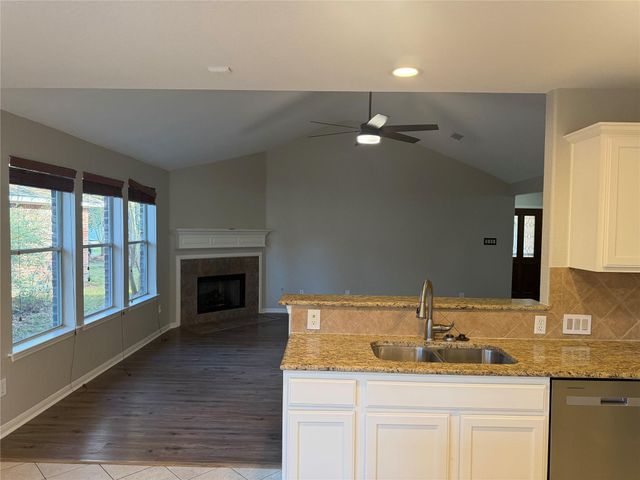 58 Shimmer Pond Pl, Conroe, TX 77385