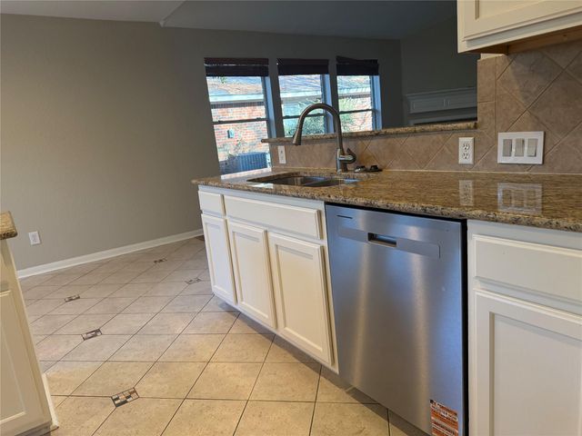 58 Shimmer Pond Pl, Conroe, TX 77385