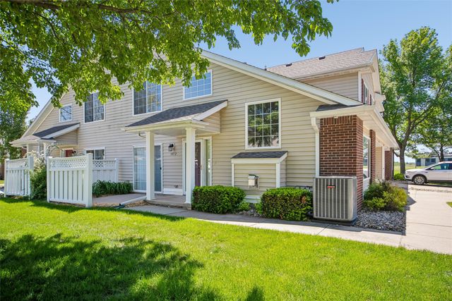 5418 Longview Court 2, Johnston, IA 50131