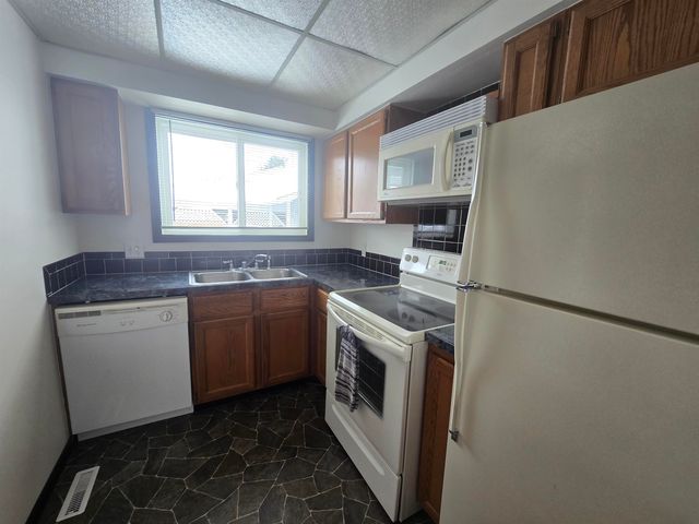 919 E Harbor View, Bay City, MI 48706