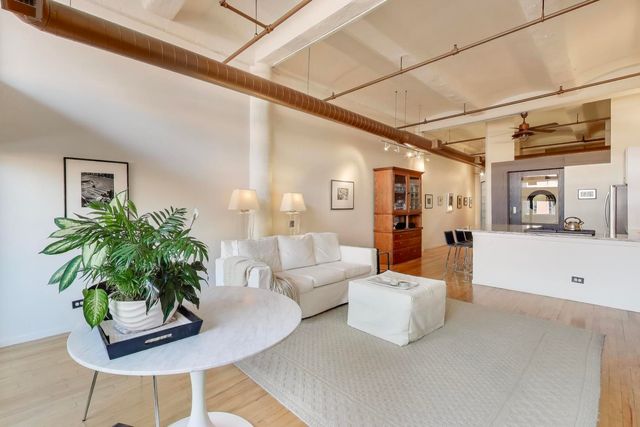 1000 W washington Boulevard 418, Chicago, IL 60607