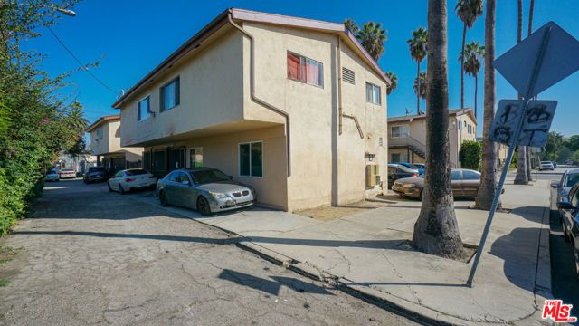 8425 S Western Avenue, Los Angeles, CA 90047