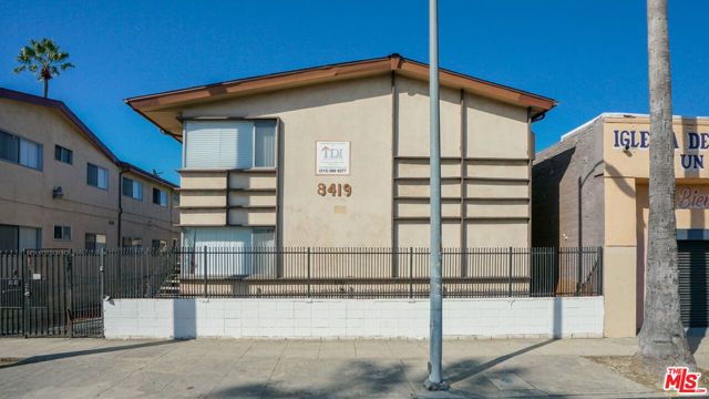 8425 S Western Avenue, Los Angeles, CA 90047