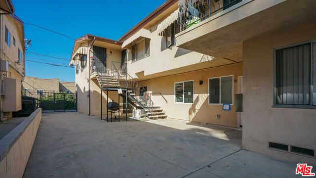 8425 S Western Avenue, Los Angeles, CA 90047