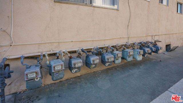 8425 S Western Avenue, Los Angeles, CA 90047