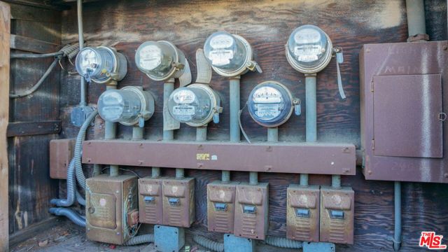 8425 S Western Avenue, Los Angeles, CA 90047