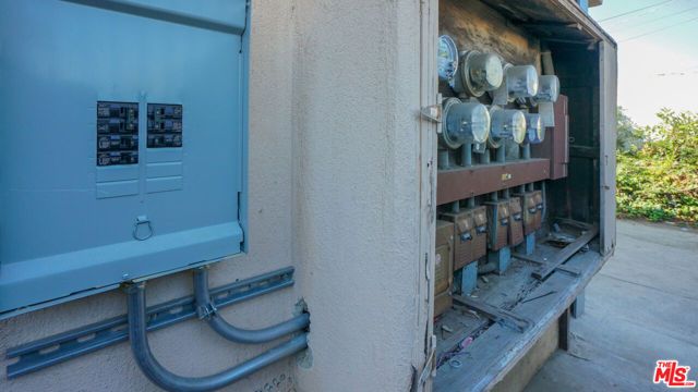 8425 S Western Avenue, Los Angeles, CA 90047