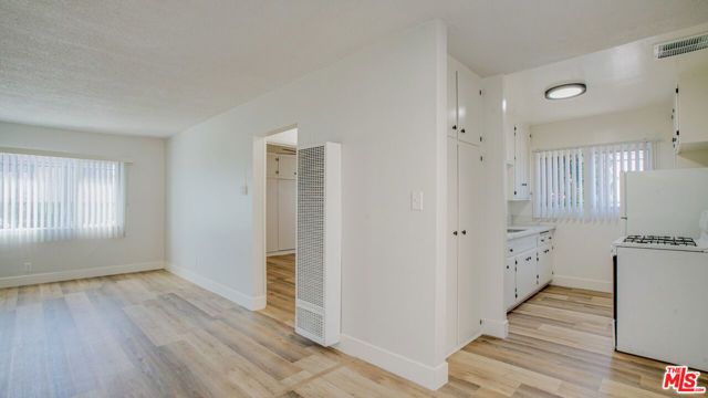 8425 S Western Avenue, Los Angeles, CA 90047