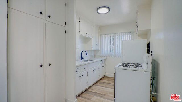 8425 S Western Avenue, Los Angeles, CA 90047