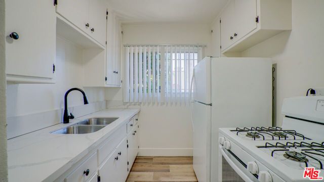 8425 S Western Avenue, Los Angeles, CA 90047