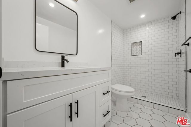 8425 S Western Avenue, Los Angeles, CA 90047