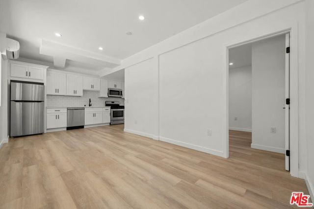 8425 S Western Avenue, Los Angeles, CA 90047