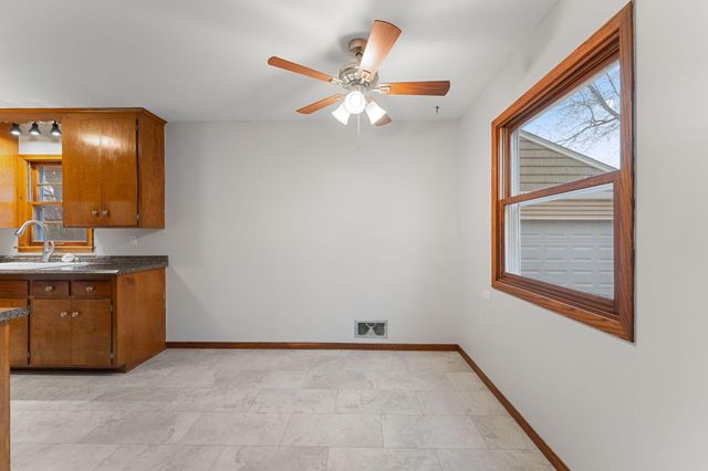 811 Pandora Drive NE, Fridley, MN 55432