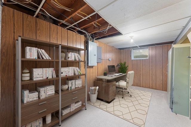 811 Pandora Drive NE, Fridley, MN 55432