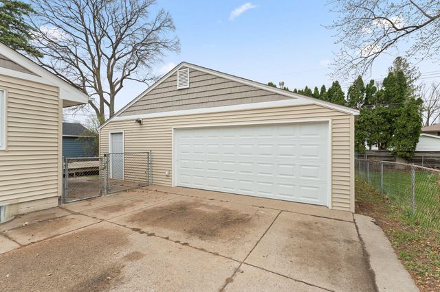 811 Pandora Drive NE, Fridley, MN 55432