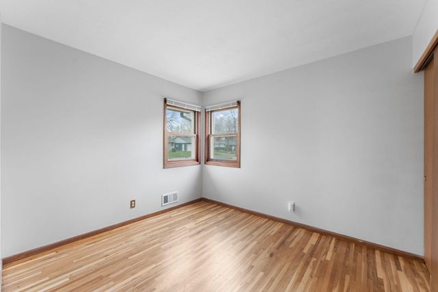 811 Pandora Drive NE, Fridley, MN 55432