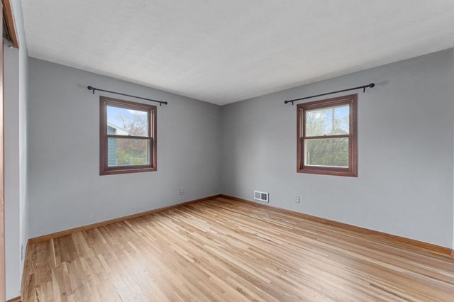 811 Pandora Drive NE, Fridley, MN 55432