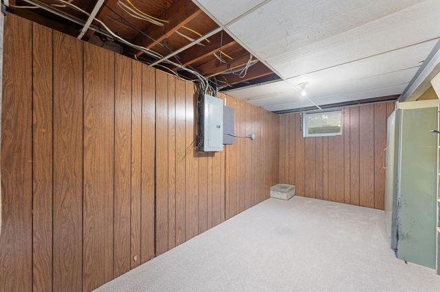 811 Pandora Drive NE, Fridley, MN 55432