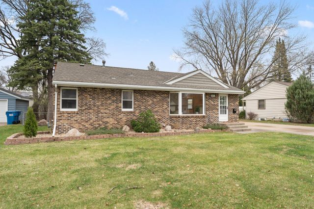 811 Pandora Drive NE, Fridley, MN 55432