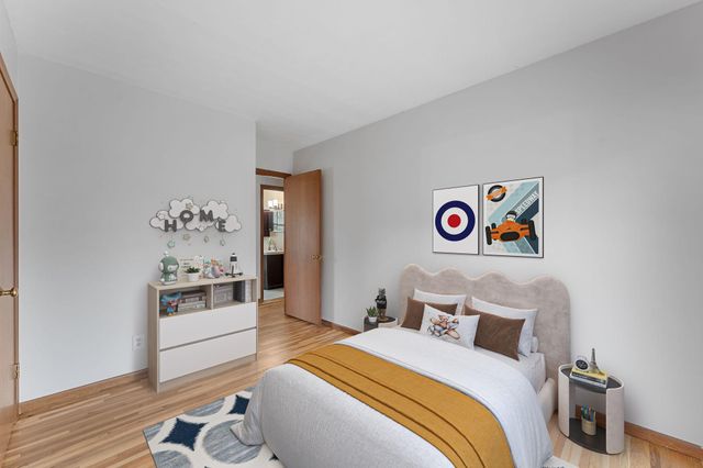 811 Pandora Drive NE, Fridley, MN 55432