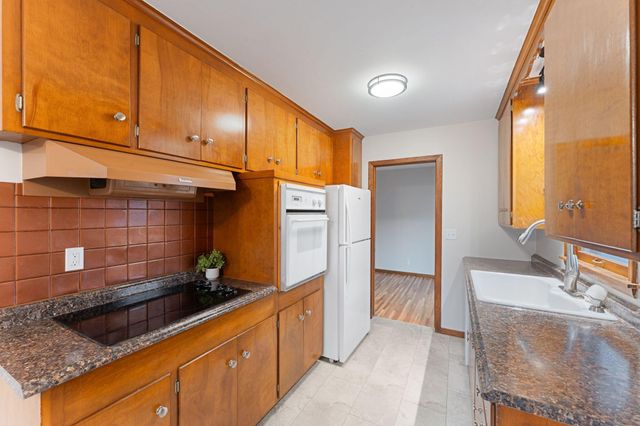 811 Pandora Drive NE, Fridley, MN 55432