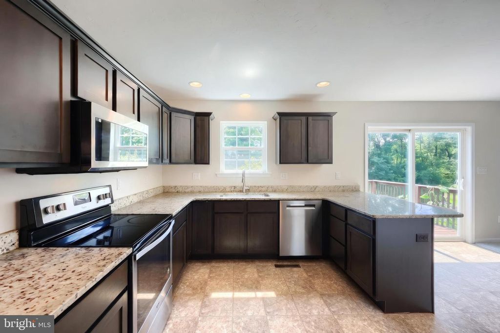 Image 23 of property listing at 98 CLOVER RUN, Abbottstown, PA 17301
