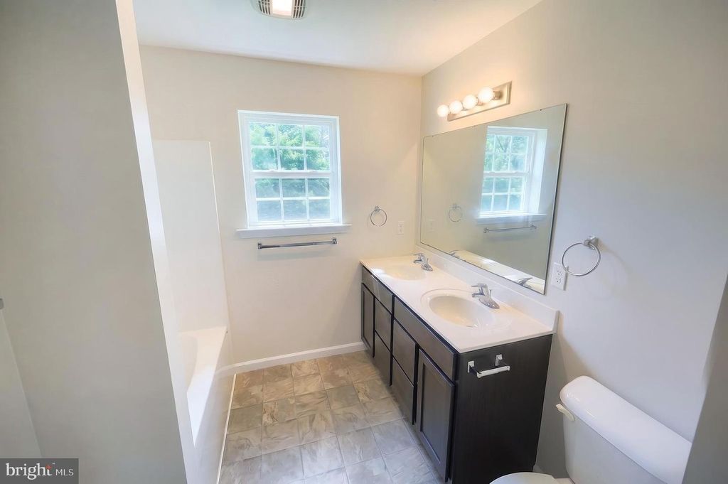 Image 30 of property listing at 98 CLOVER RUN, Abbottstown, PA 17301