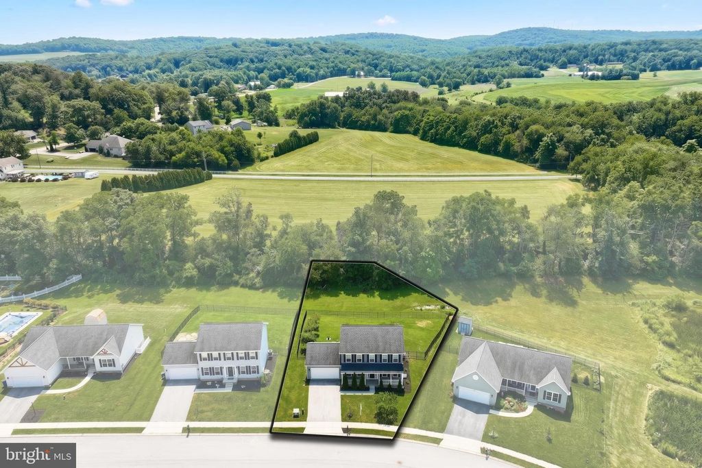 Image 5 of property listing at 98 CLOVER RUN, Abbottstown, PA 17301