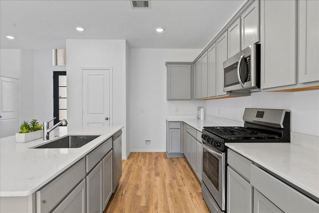 15542 Blue Lake Drive, Mont Belvieu, TX 77523