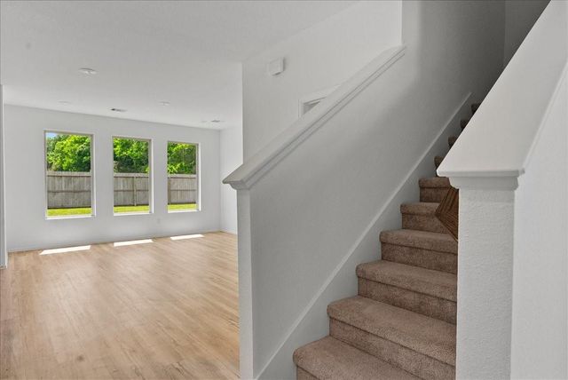 15542 Blue Lake Drive, Mont Belvieu, TX 77523