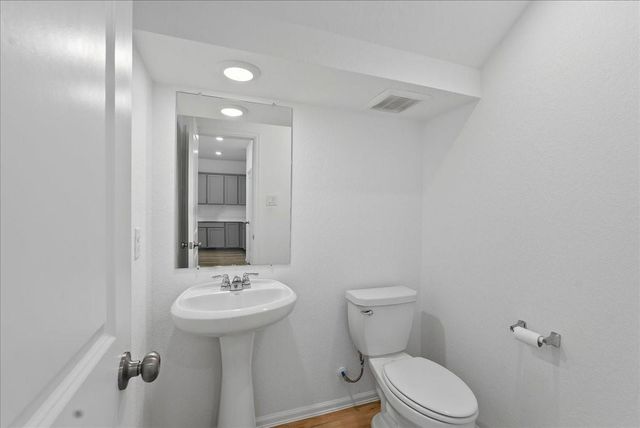 15542 Blue Lake Drive, Mont Belvieu, TX 77523