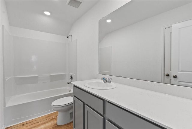 15542 Blue Lake Drive, Mont Belvieu, TX 77523