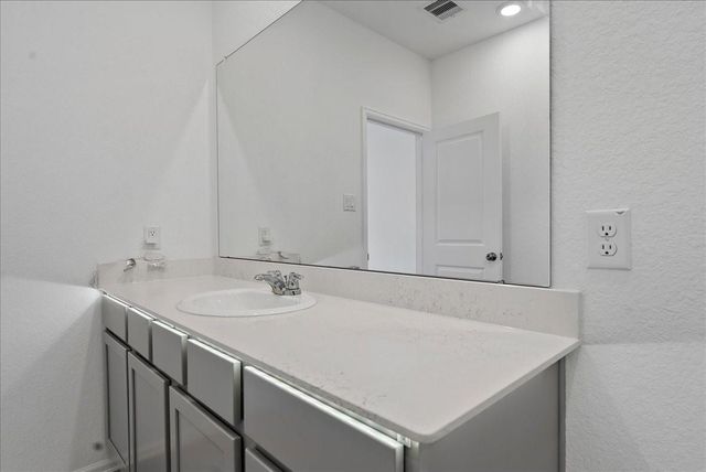 15542 Blue Lake Drive, Mont Belvieu, TX 77523