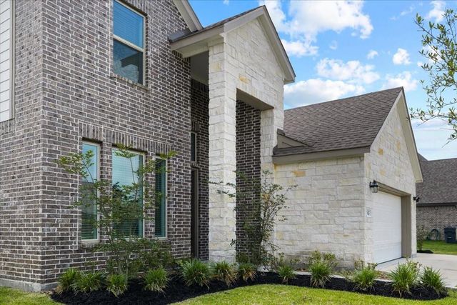 15542 Blue Lake Drive, Mont Belvieu, TX 77523