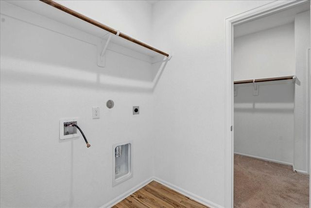 15542 Blue Lake Drive, Mont Belvieu, TX 77523