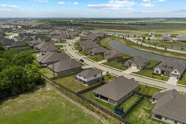 15542 Blue Lake Drive, Mont Belvieu, TX 77523