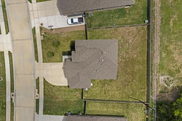 15542 Blue Lake Drive, Mont Belvieu, TX 77523