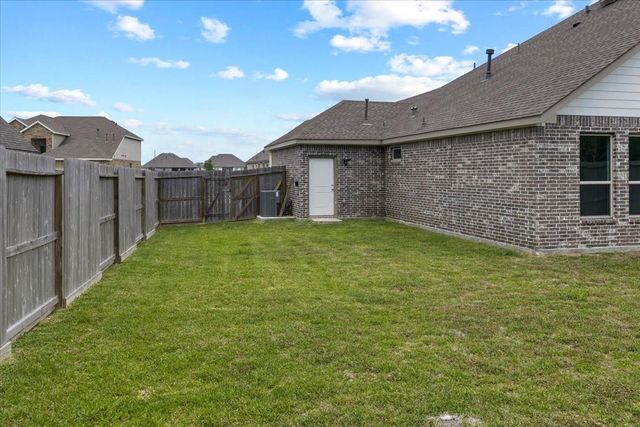 15542 Blue Lake Drive, Mont Belvieu, TX 77523