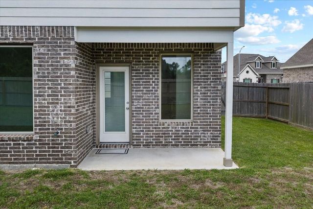 15542 Blue Lake Drive, Mont Belvieu, TX 77523