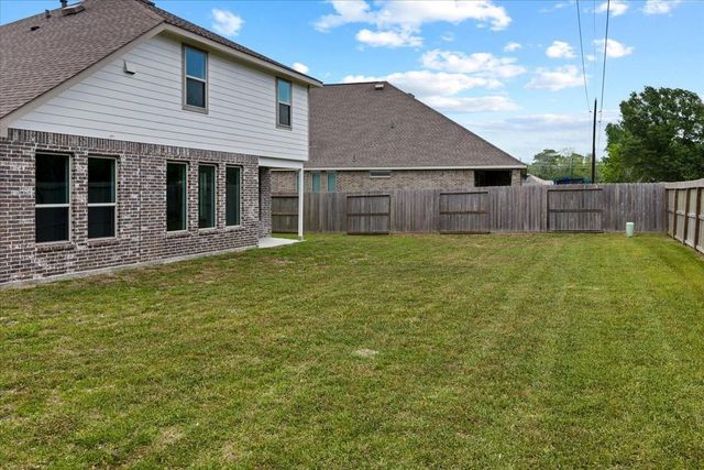 15542 Blue Lake Drive, Mont Belvieu, TX 77523