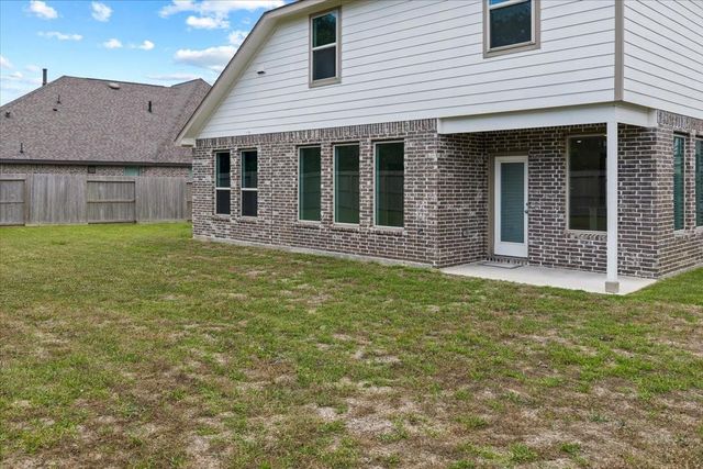 15542 Blue Lake Drive, Mont Belvieu, TX 77523