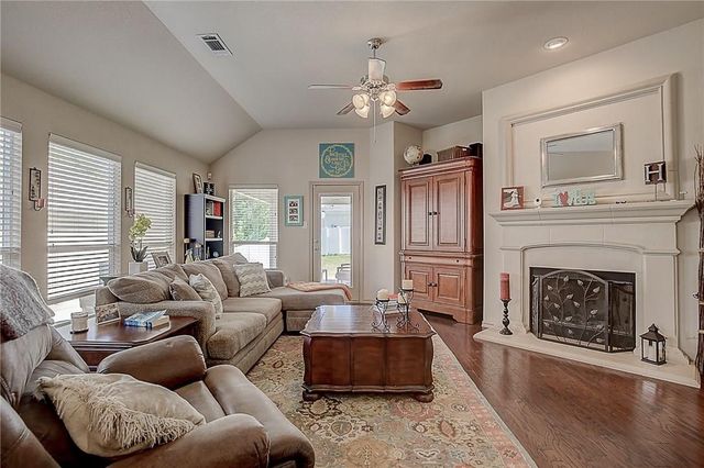 5009 Holliday Drive, Fort Worth, TX 76244