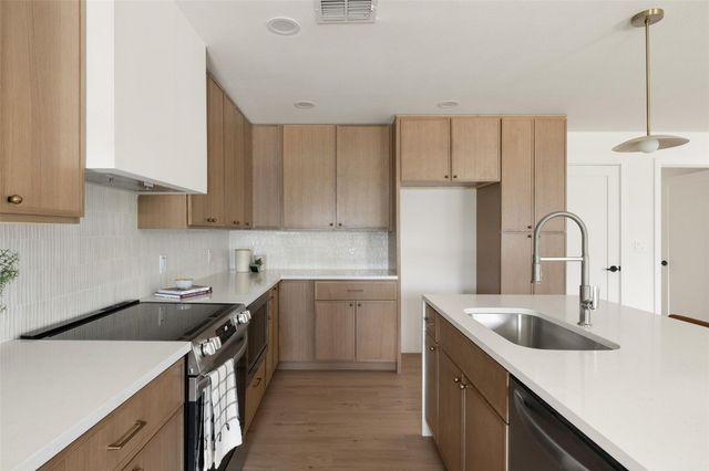 2200 Bristol DR, Austin, TX 78723