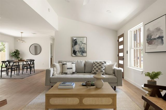 2200 Bristol DR, Austin, TX 78723