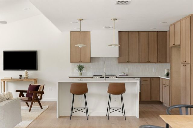 2200 Bristol DR, Austin, TX 78723