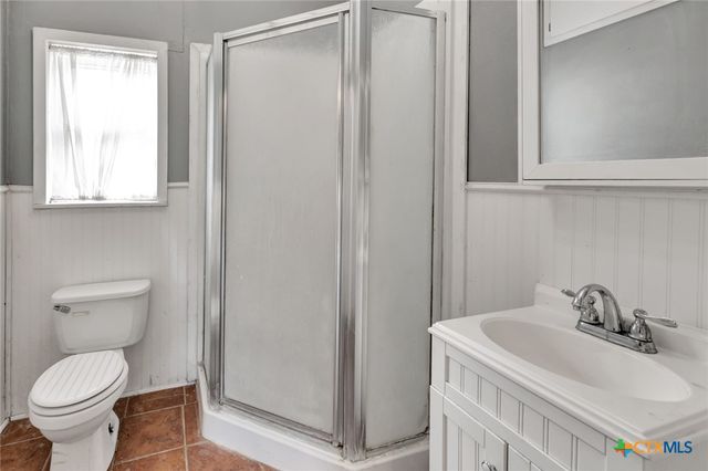 214 Hubbard Street, Yoakum, TX 77995